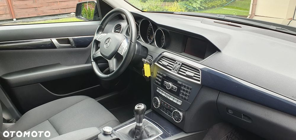 Mercedes-Benz Klasa C 180 BlueEFFICIENCY Elegance - 34