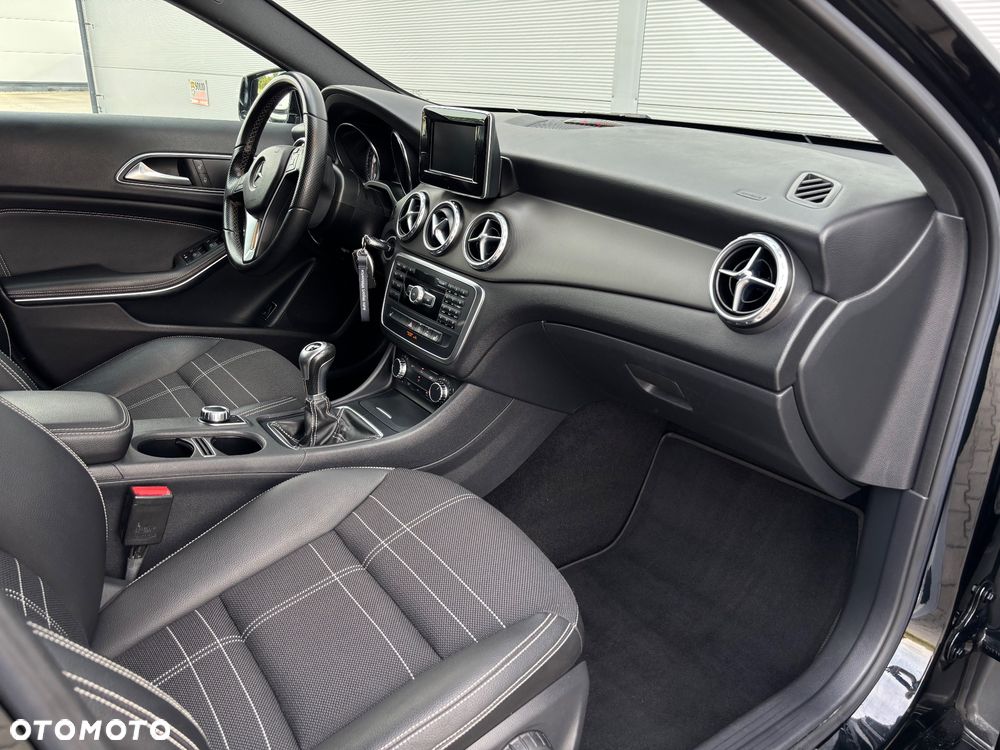 Mercedes-Benz GLA 200 Urban - 32