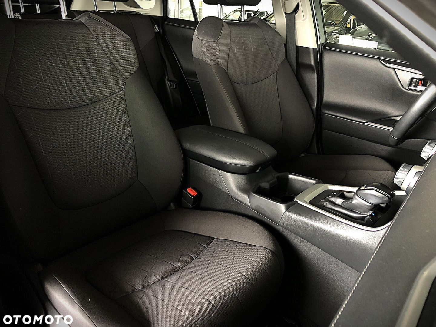 Toyota RAV4 - 23