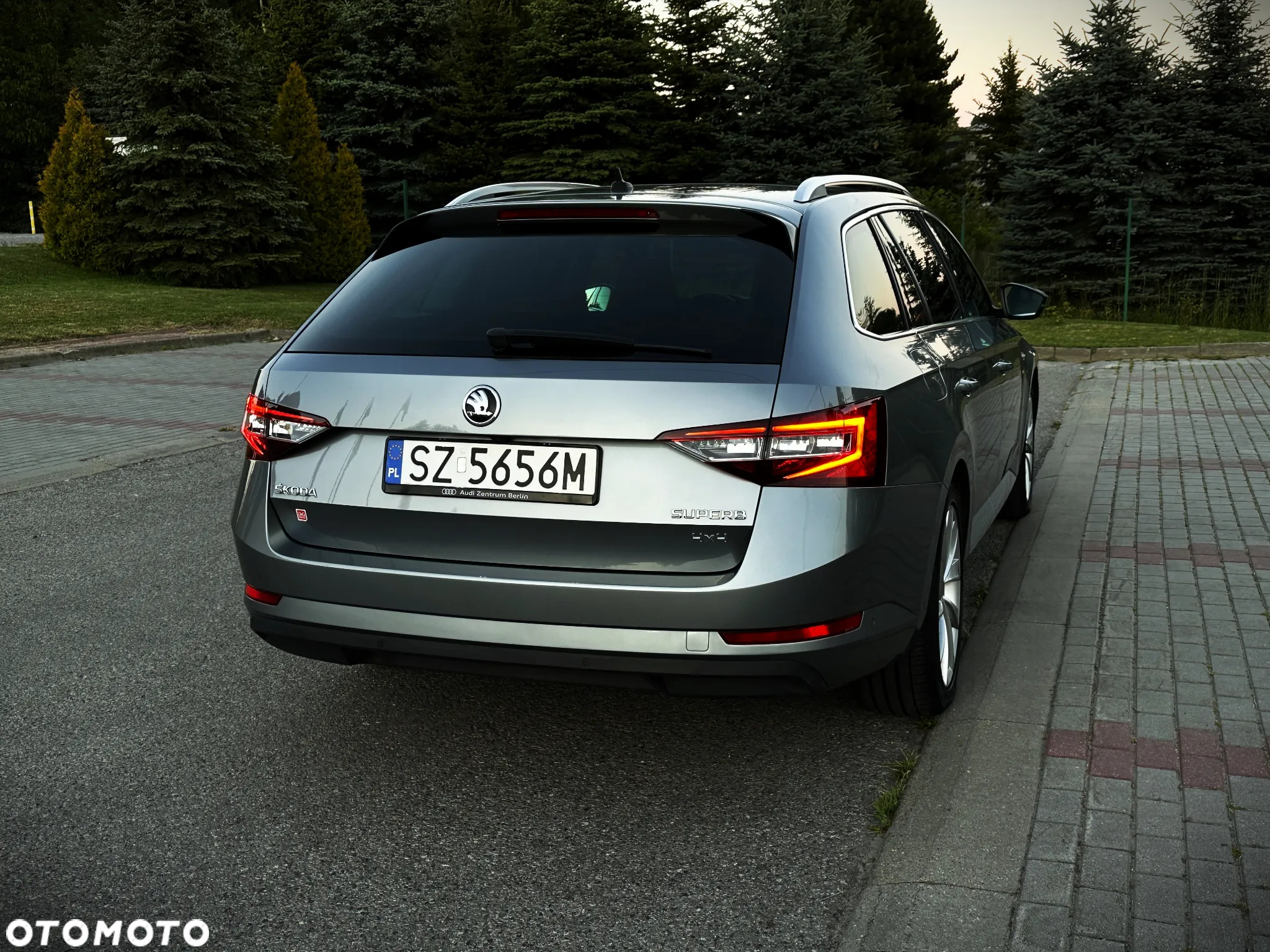 Skoda Superb Combi 2.0 TDI 4x4 DSG L&K - 28