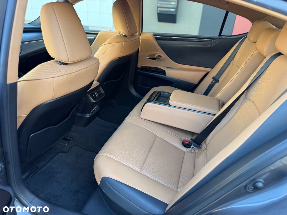 Lexus ES 300h Business Edition - 28