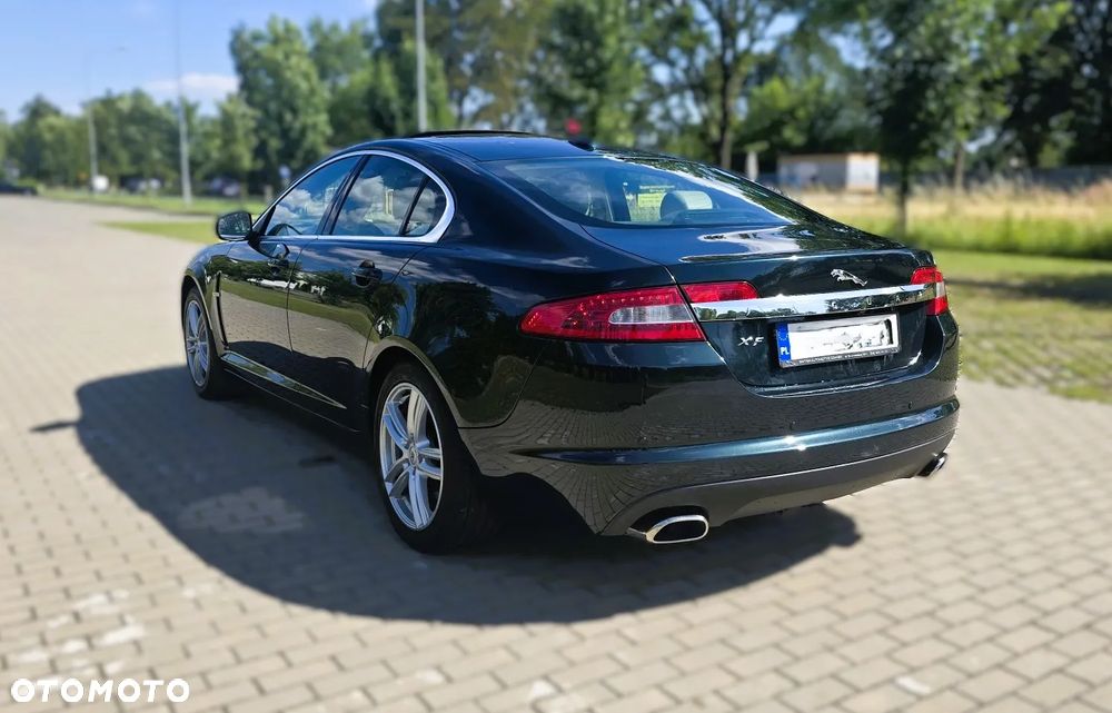 Jaguar XF 2.7 V6 D Premium Luxury - 11