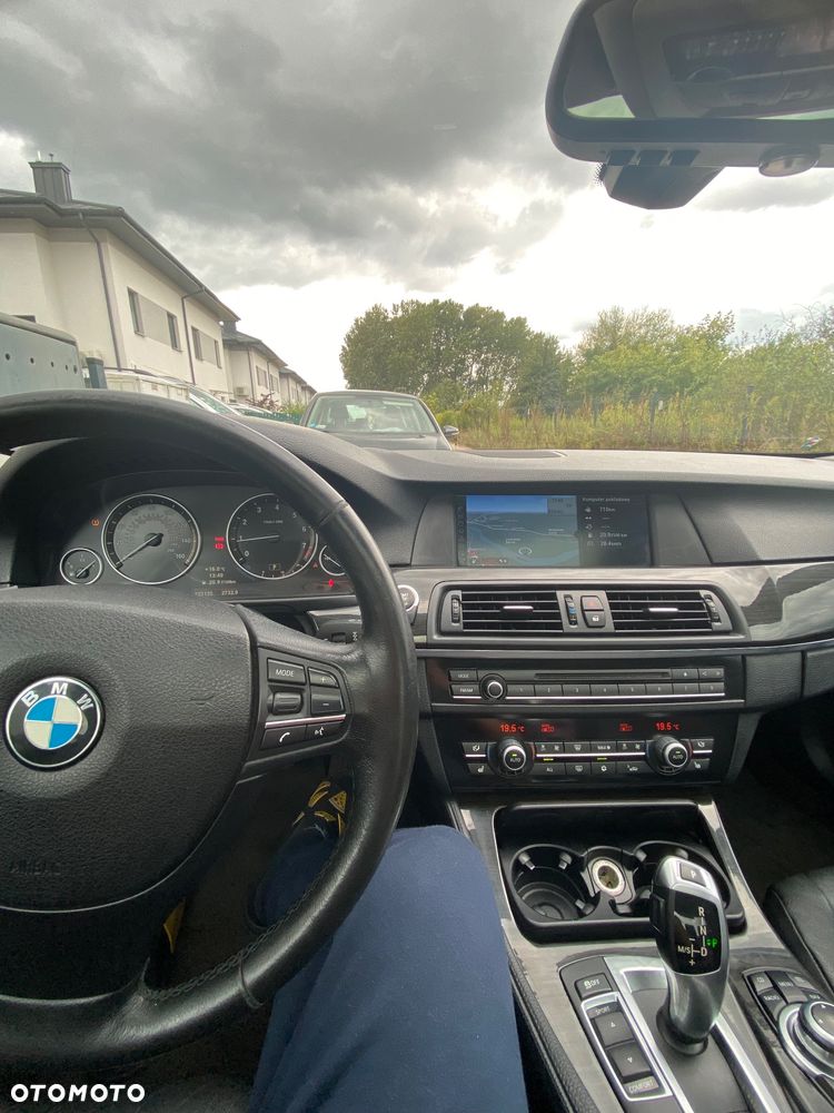 BMW Seria 5 528i xDrive Luxury Line - 7