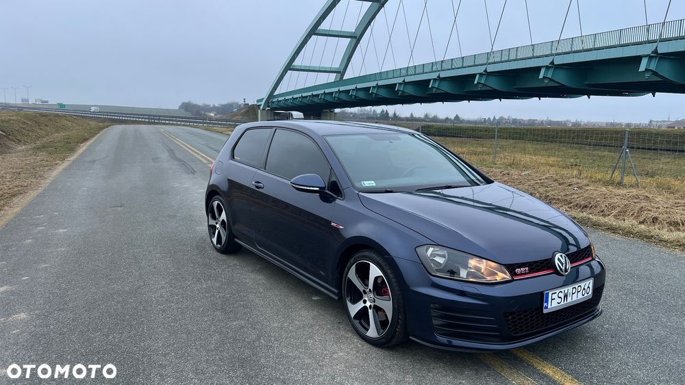 Volkswagen Golf GTI (BlueMotion Technology) - 32