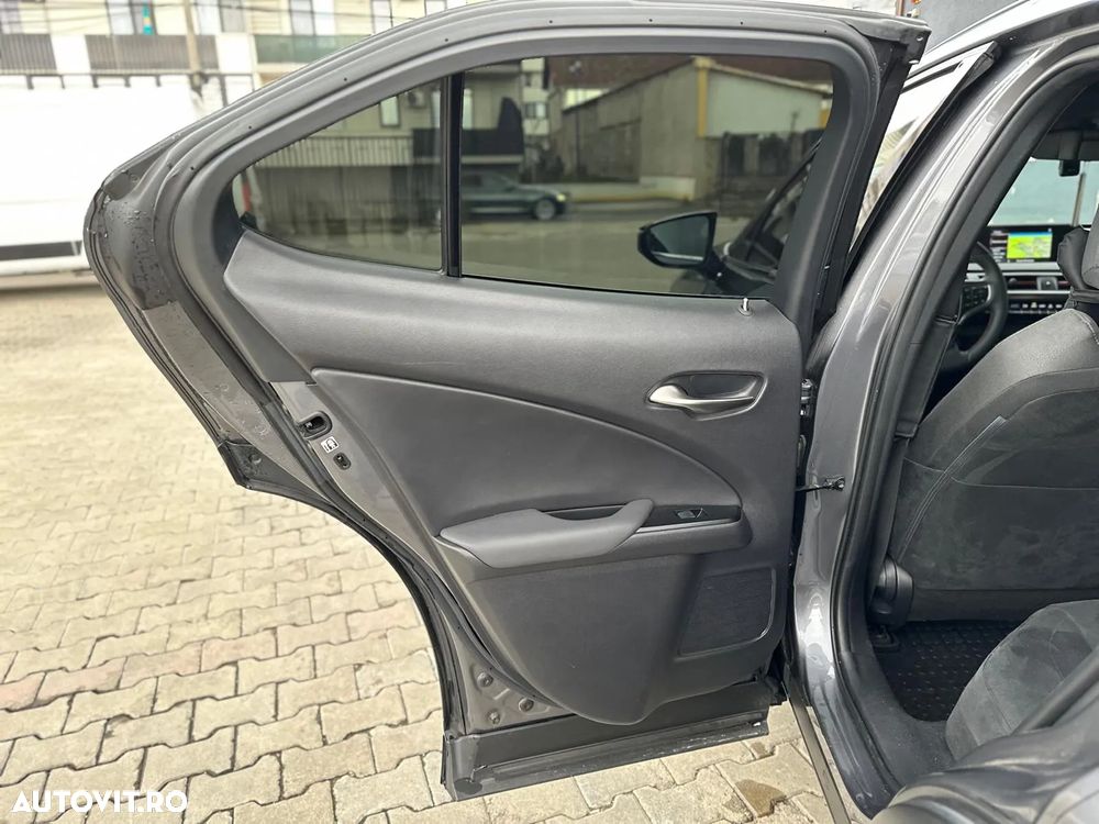 Lexus UX 200 FWD Executive - 14