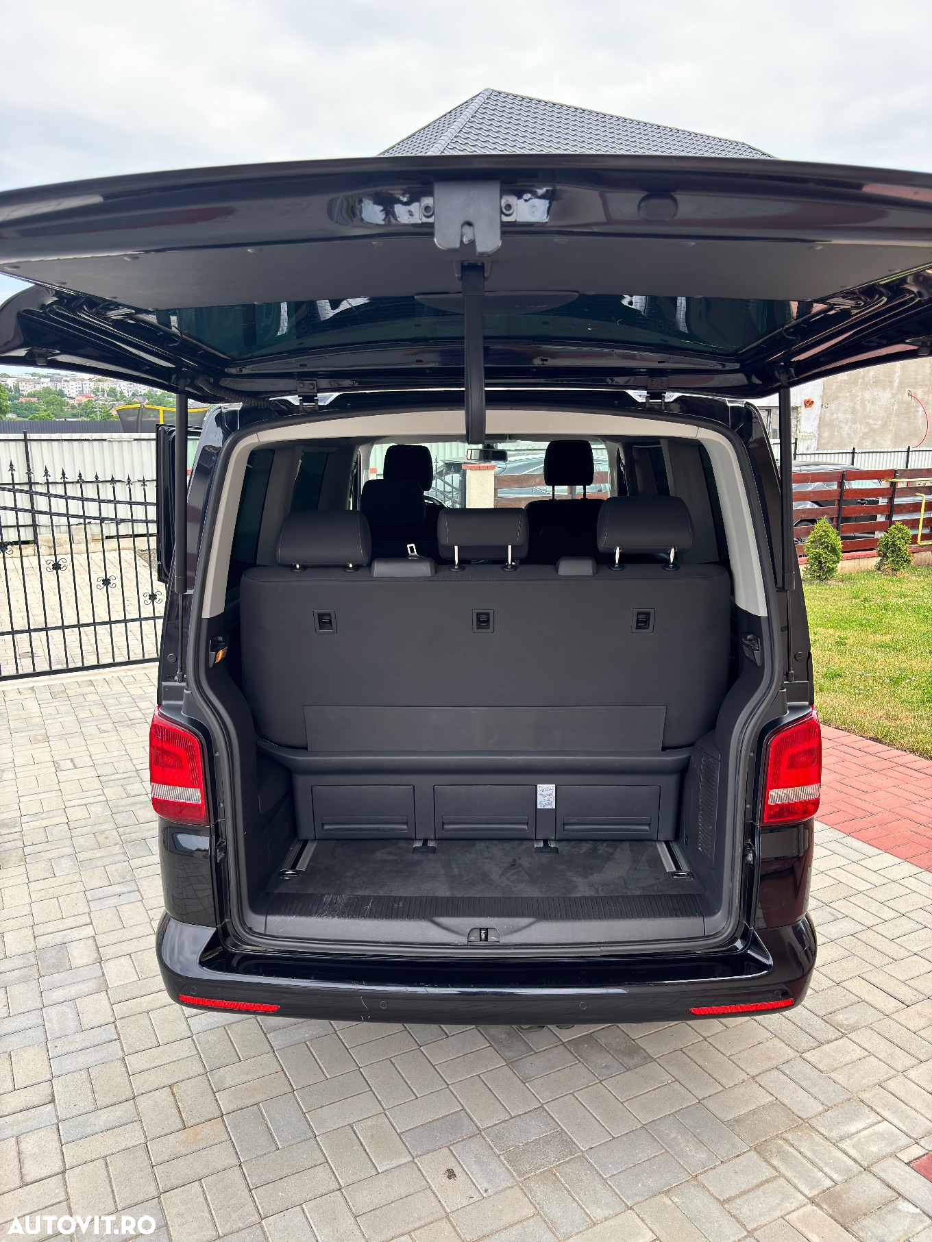 Volkswagen Multivan - 15