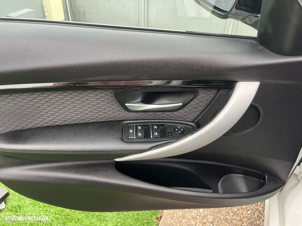 BMW 320 i Pack M Auto - 20