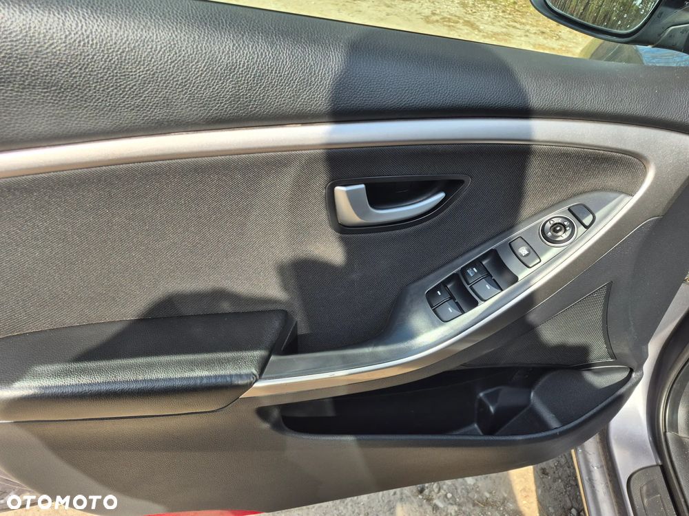 Hyundai i30 i30cw 1.4 CRDi Advantage - 16