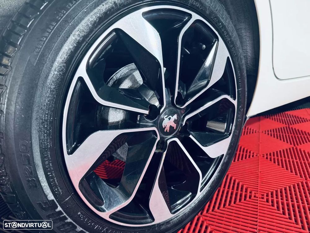 Peugeot 108 1.2 PureTech Top! Allure - 22