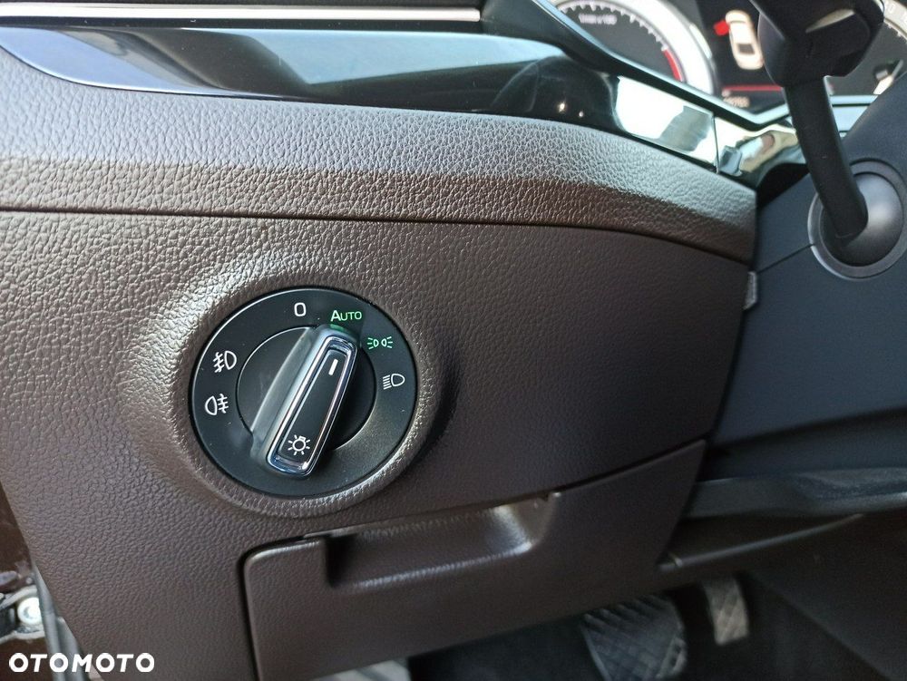 Skoda Superb 1.8 TSI L&K DSG - 21