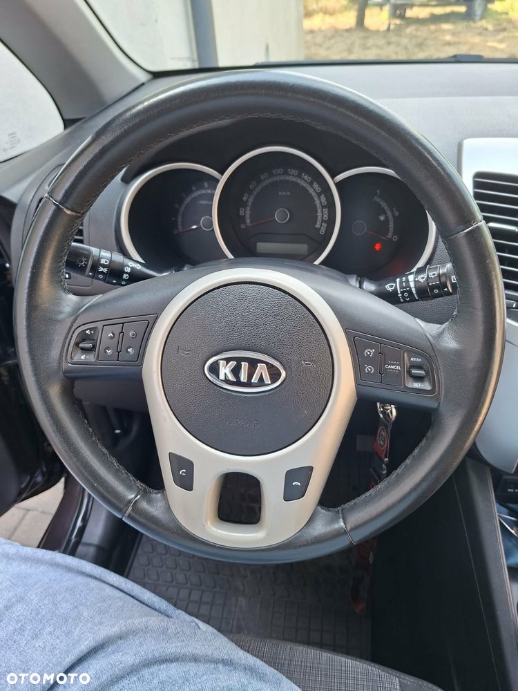 Kia Venga - 8