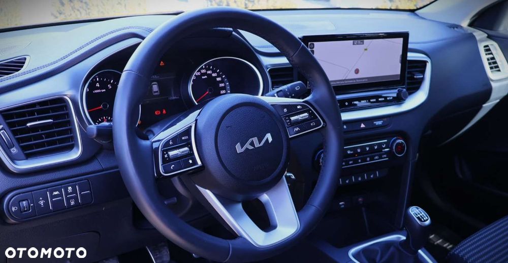 Kia Ceed - 12