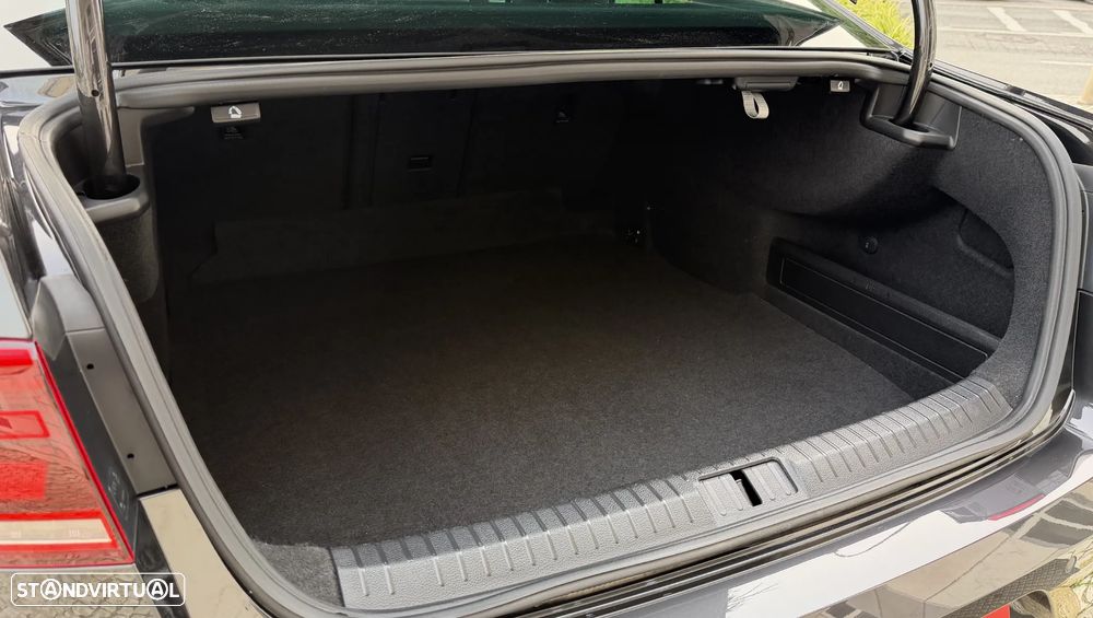 VW Passat 2.0 TDI Highline - 31