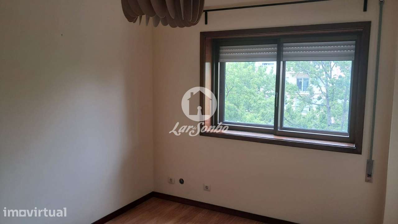 Apartamento T2, na zona da Rua Costa Cabral, junto ao Metro, dispon... - Grande imagem: 3/27