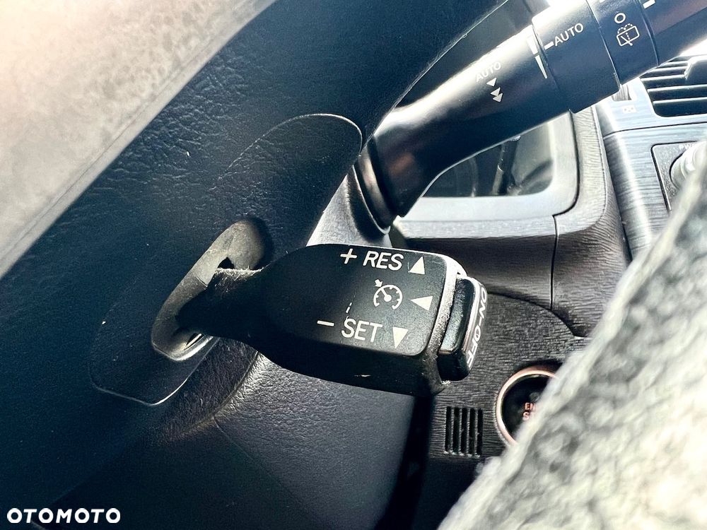 Toyota Avensis 2.2 D-4D Premium - 16