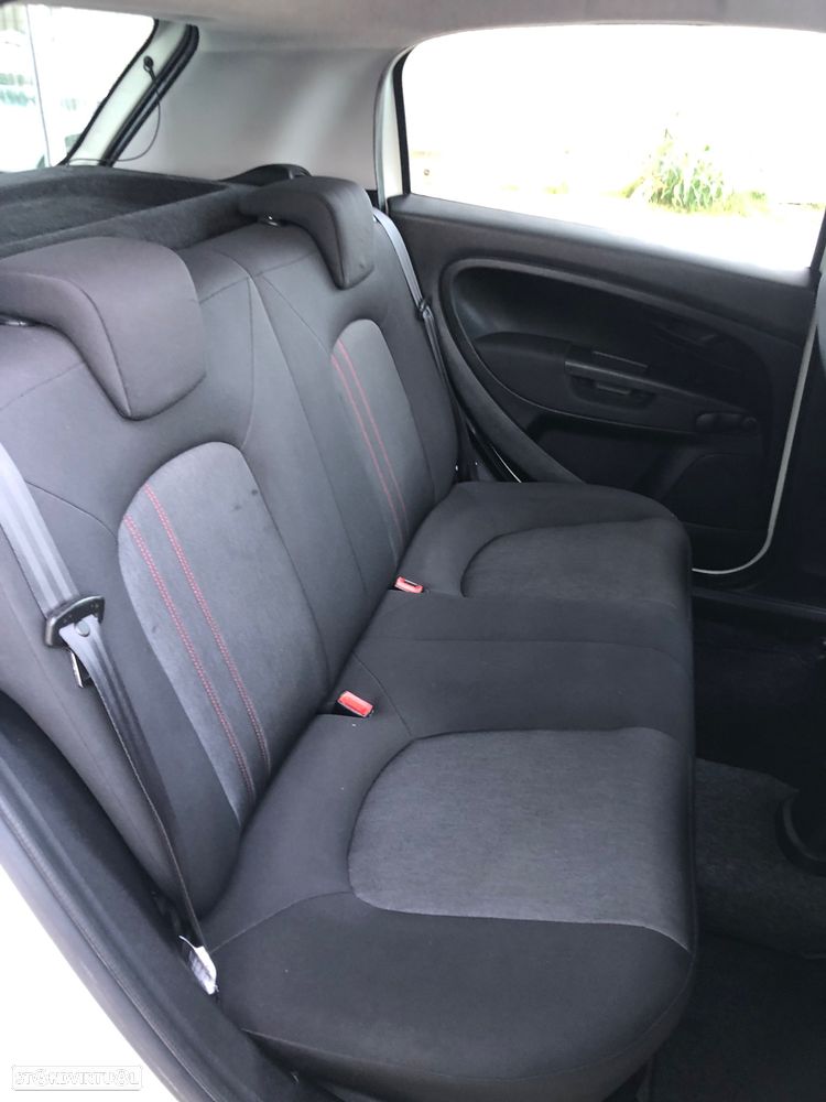 Fiat Punto 1.3 M-Jet Lounge S&S - 17