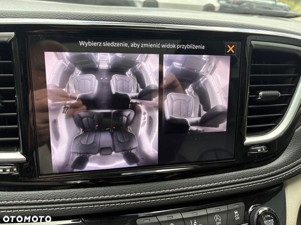 Chrysler Pacifica - 23