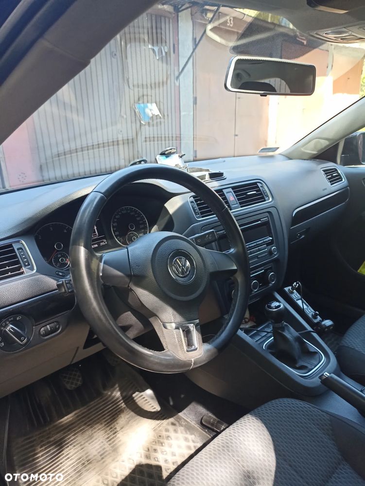 Volkswagen Jetta 1.6 TDI BMT Trendline - 5