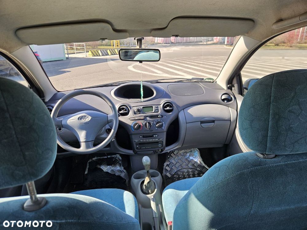 Toyota Yaris 1.0 Base - 6