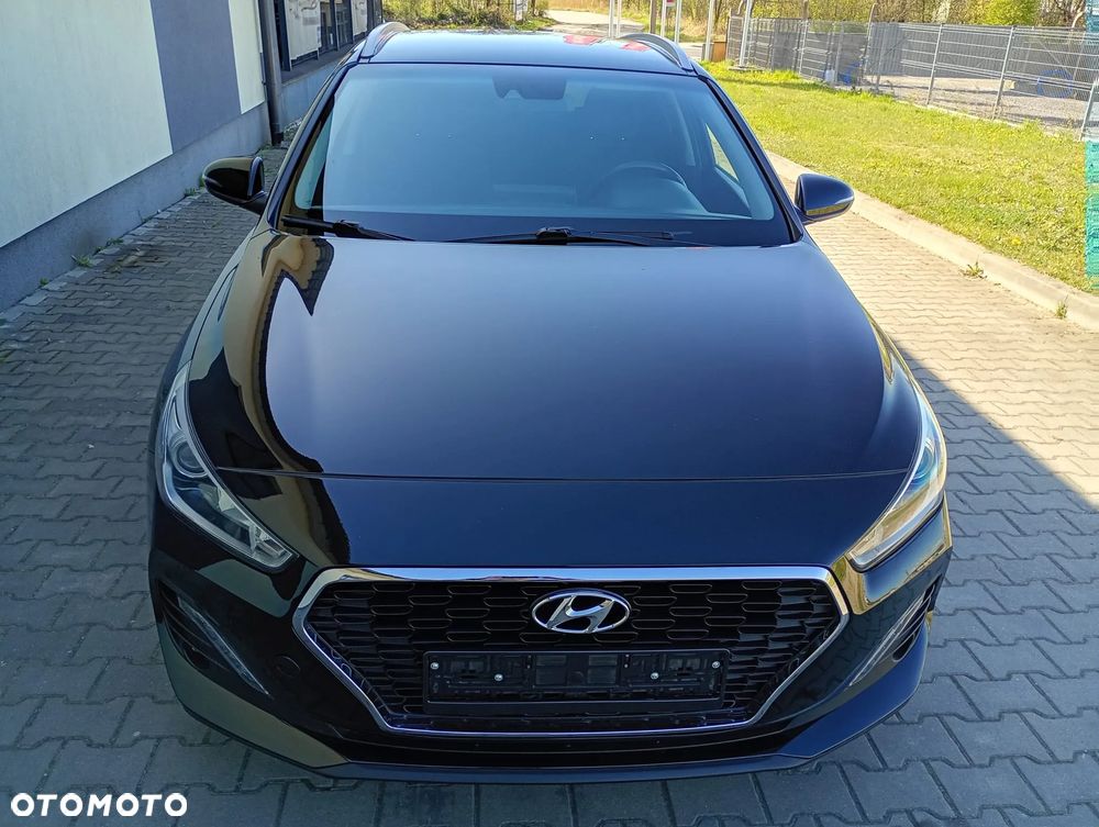 Hyundai i30 1.6 CRDI DCT Intro - 2