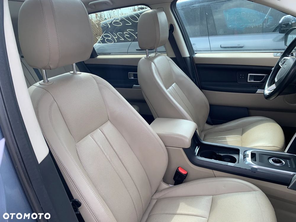 Land Rover Discovery Sport P250 R-Dynamic HSE - 16