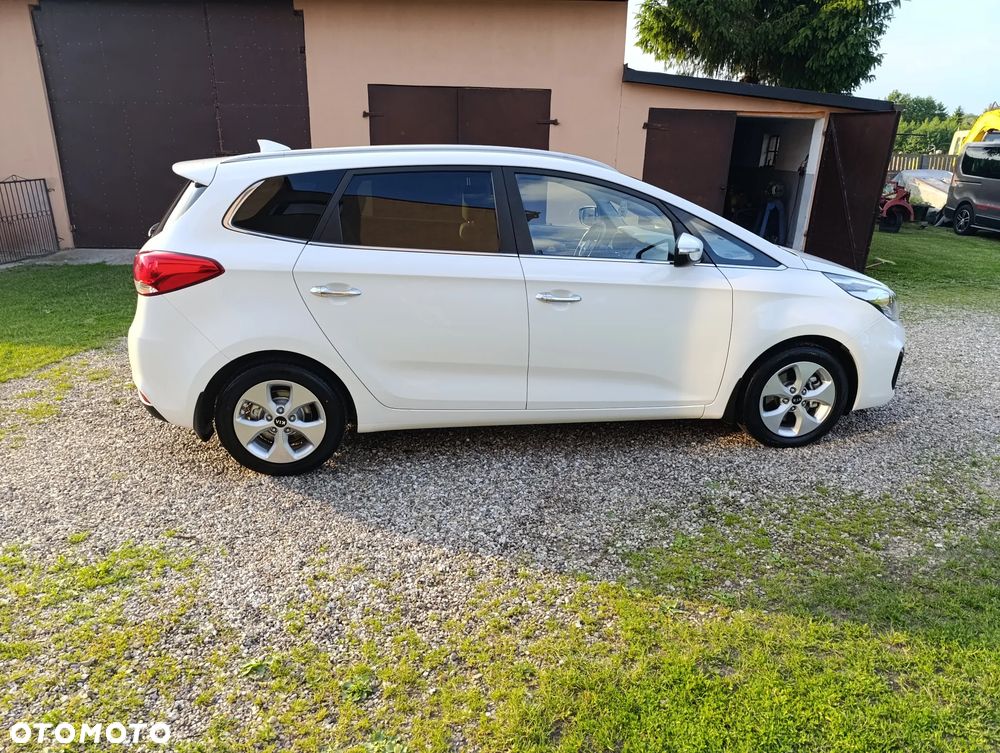 Kia Carens - 5