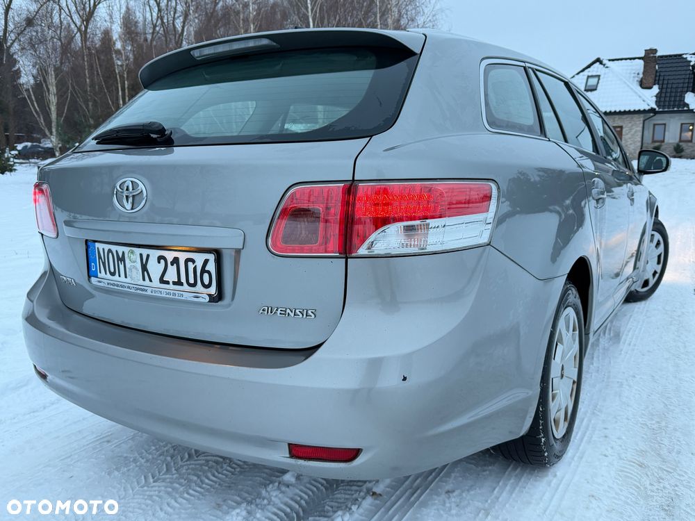 Toyota Avensis 1.8 Sol NAVI - 26