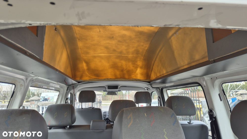 Volkswagen Transporter Shuttle Kurz - 11