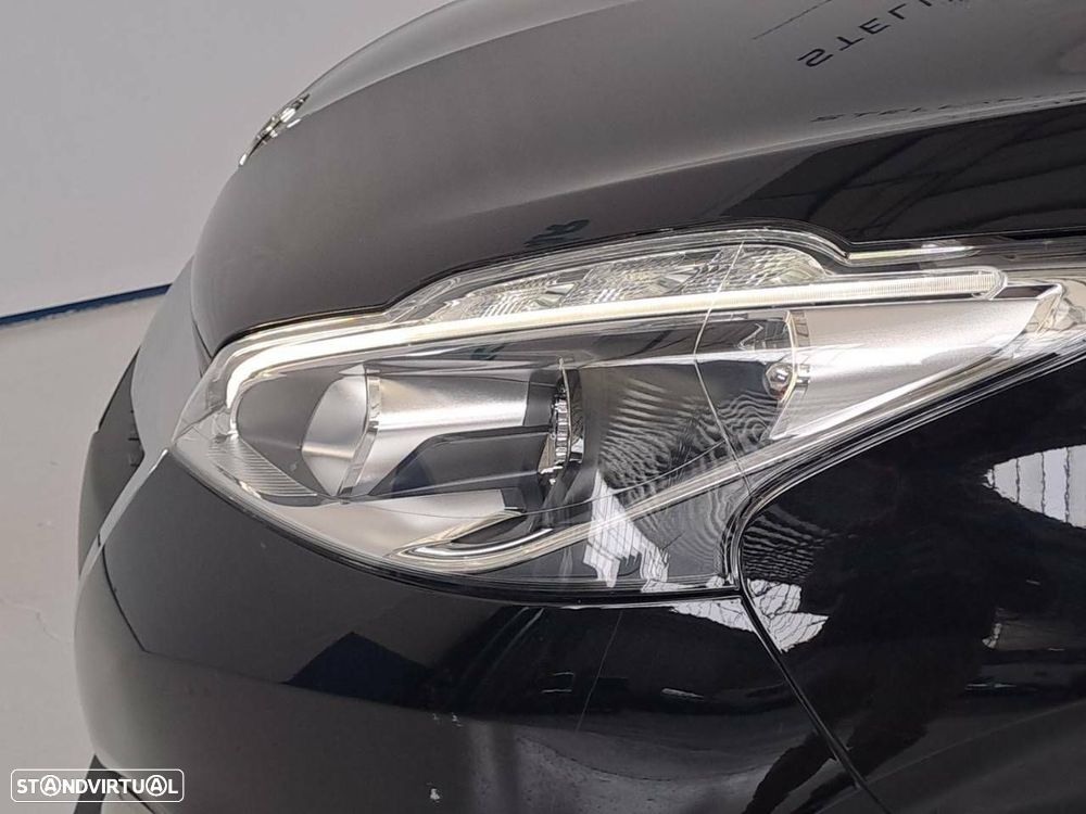 Peugeot 208 1.2 PureTech Signature - 25