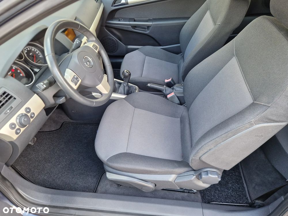 Opel Astra 1.6 Sport - 32