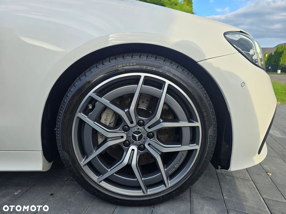 Mercedes-Benz Klasa E 300 9G-TRONIC - 29