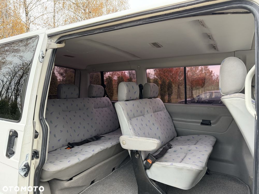 Volkswagen Caravelle - 6
