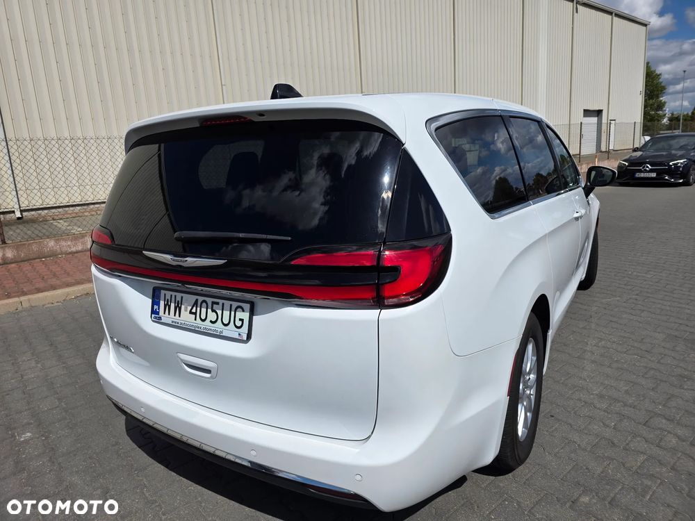 Chrysler Pacifica - 8