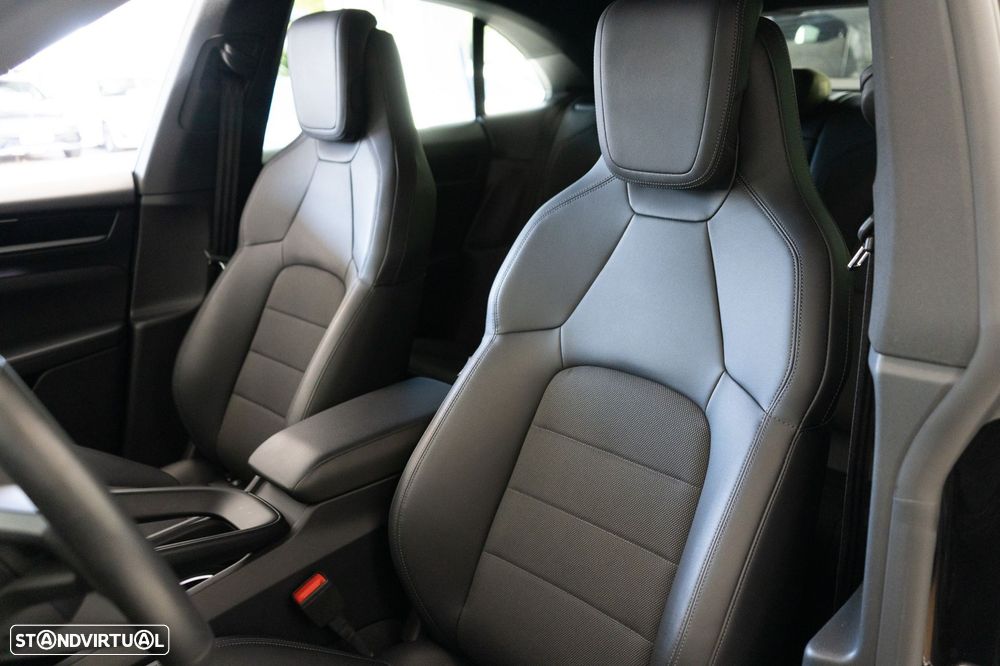 Porsche Macan Electric 4 - 6