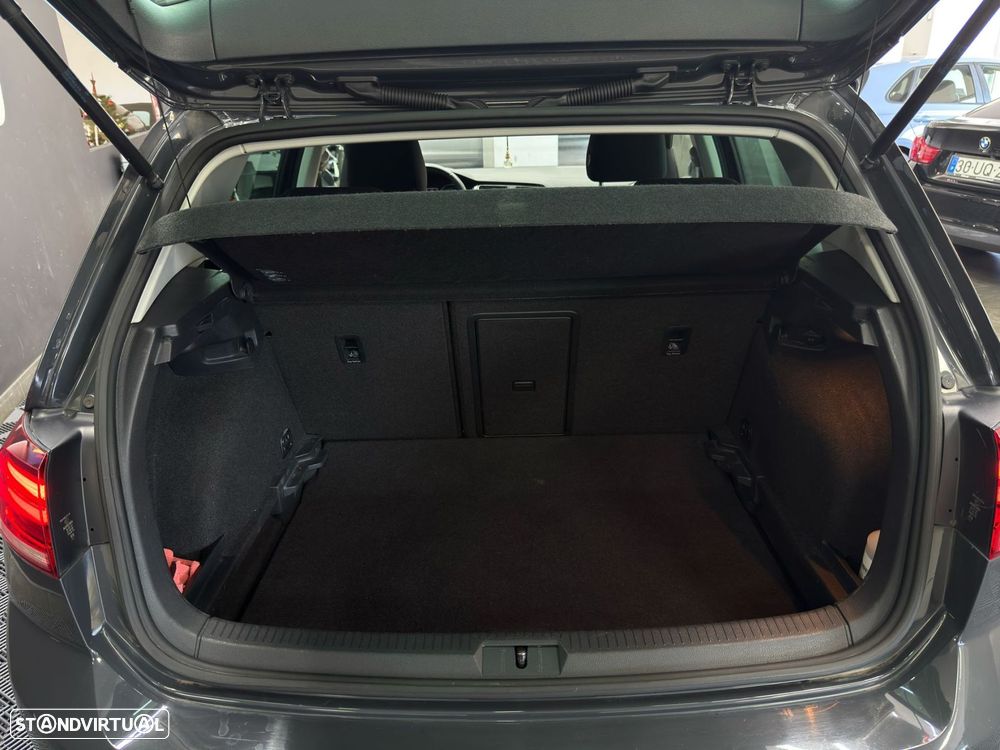 VW Golf 1.6 TDI Confortline DSG - 40