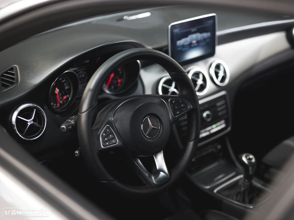 Mercedes-Benz CLA 180 d Urban - 12