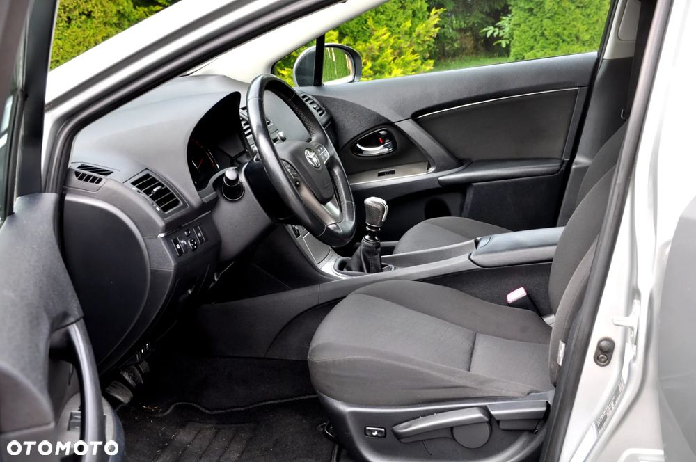 Toyota Avensis 1.8 Premium - 25