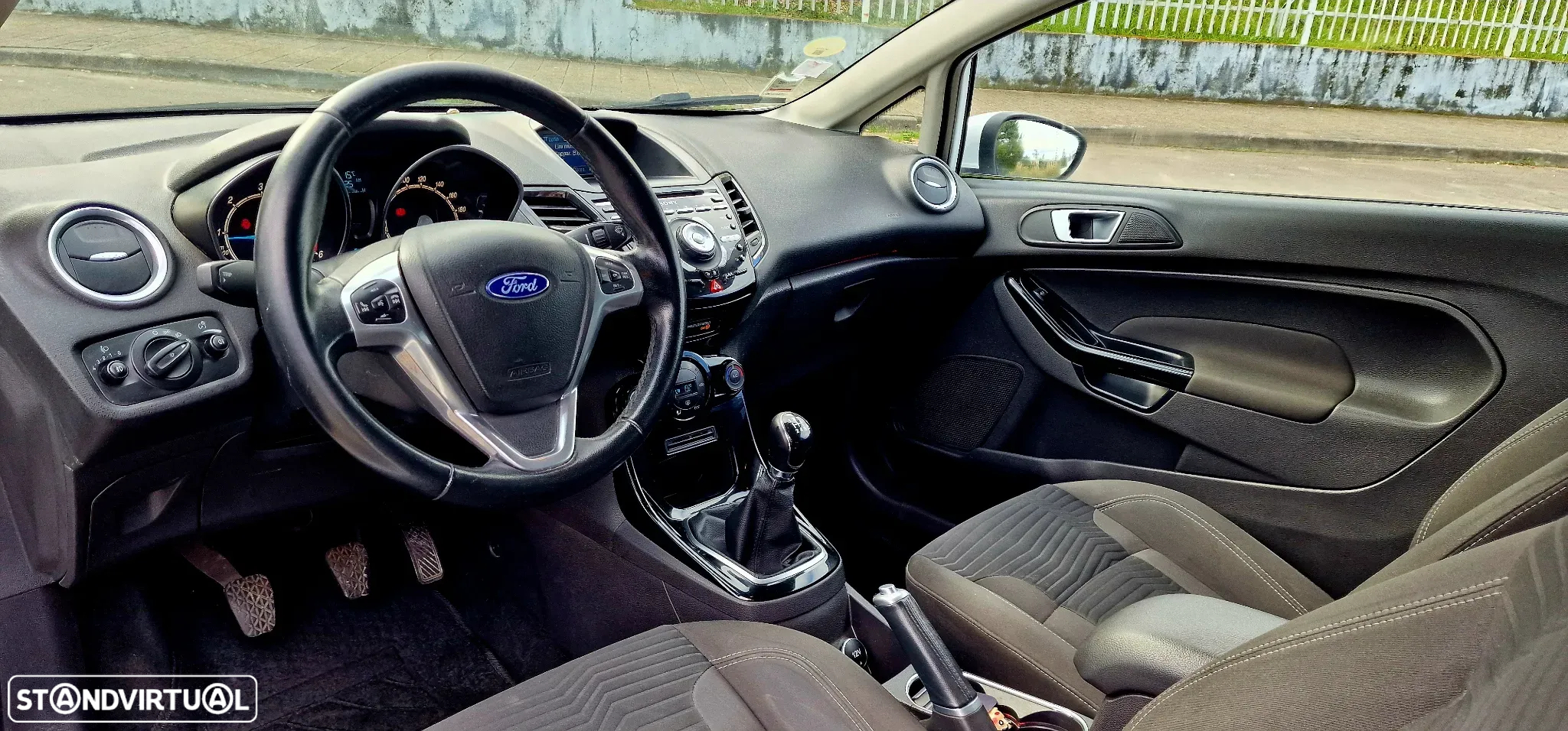 Ford Fiesta 1.6 TDCi Titanium - 25