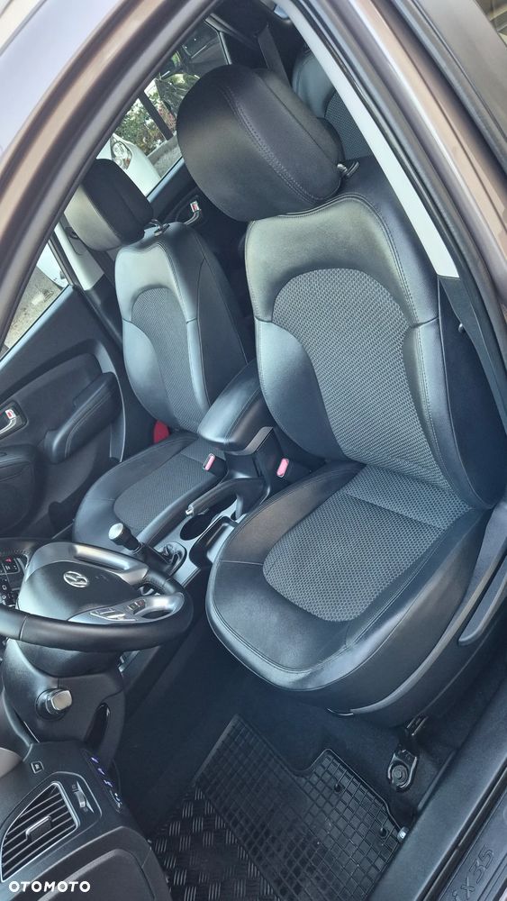 Hyundai ix35 2.0 4WD Premium - 18