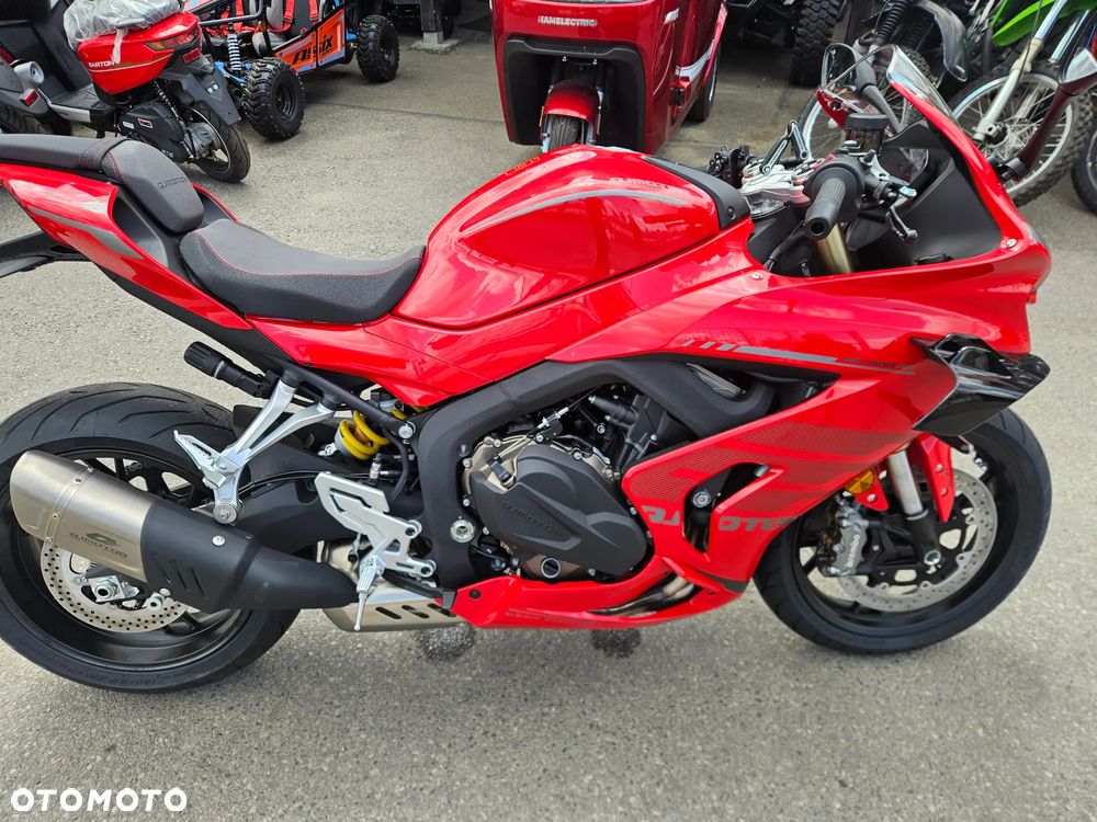 QJMOTOR SRK 800RR - 18