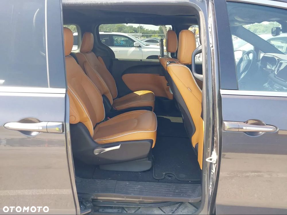 Chrysler Pacifica - 9