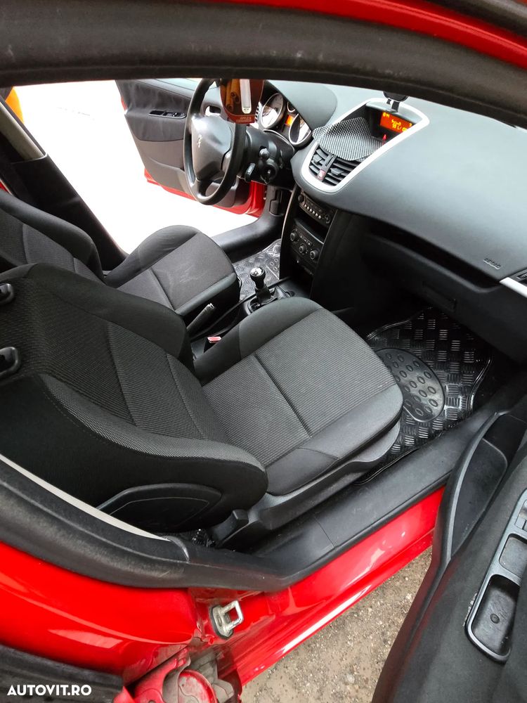 Peugeot 207 1.4 HDI Trendy - 15