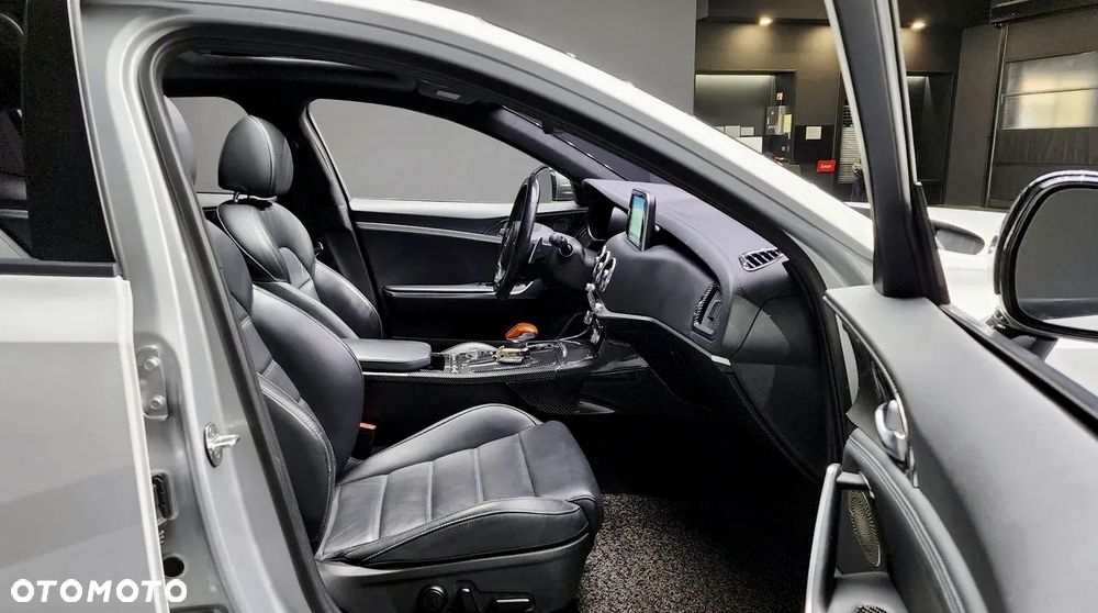 Kia Stinger 3.3 T-GDI AWD GT - 11
