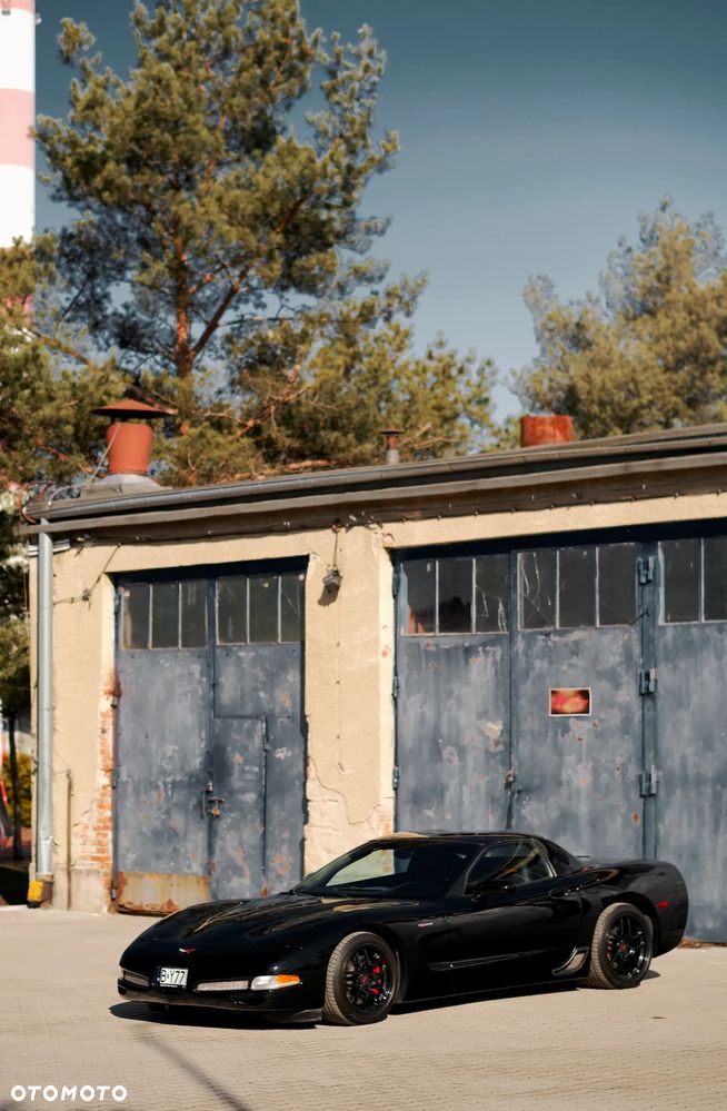 Chevrolet Corvette - 16