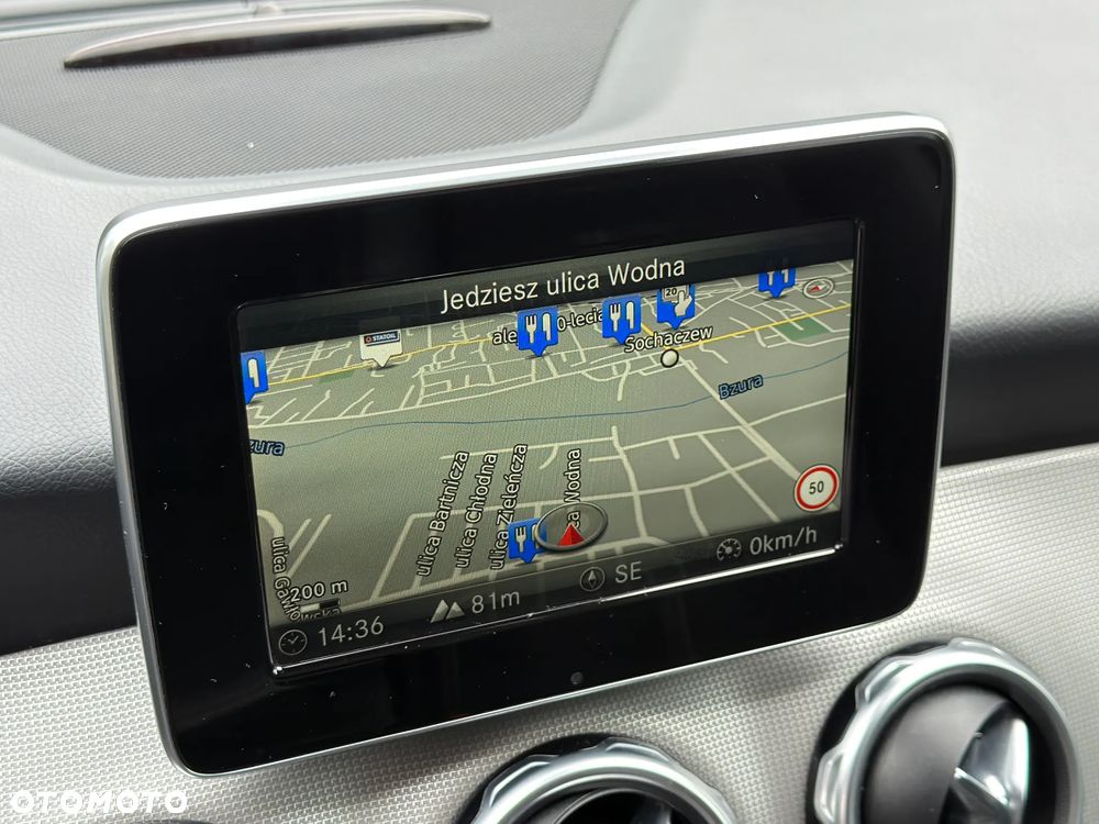 Mercedes-Benz GLA 200 7G-DCT Urban - 16