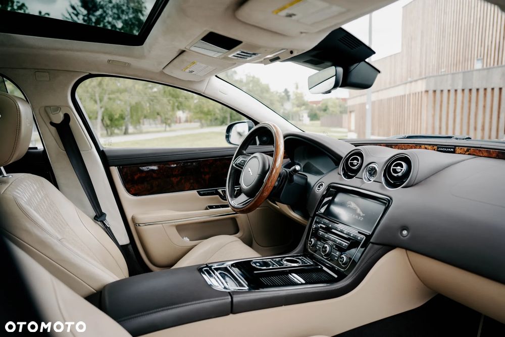 Jaguar XJ 3.0 T LWB AWD Portfolio - 27