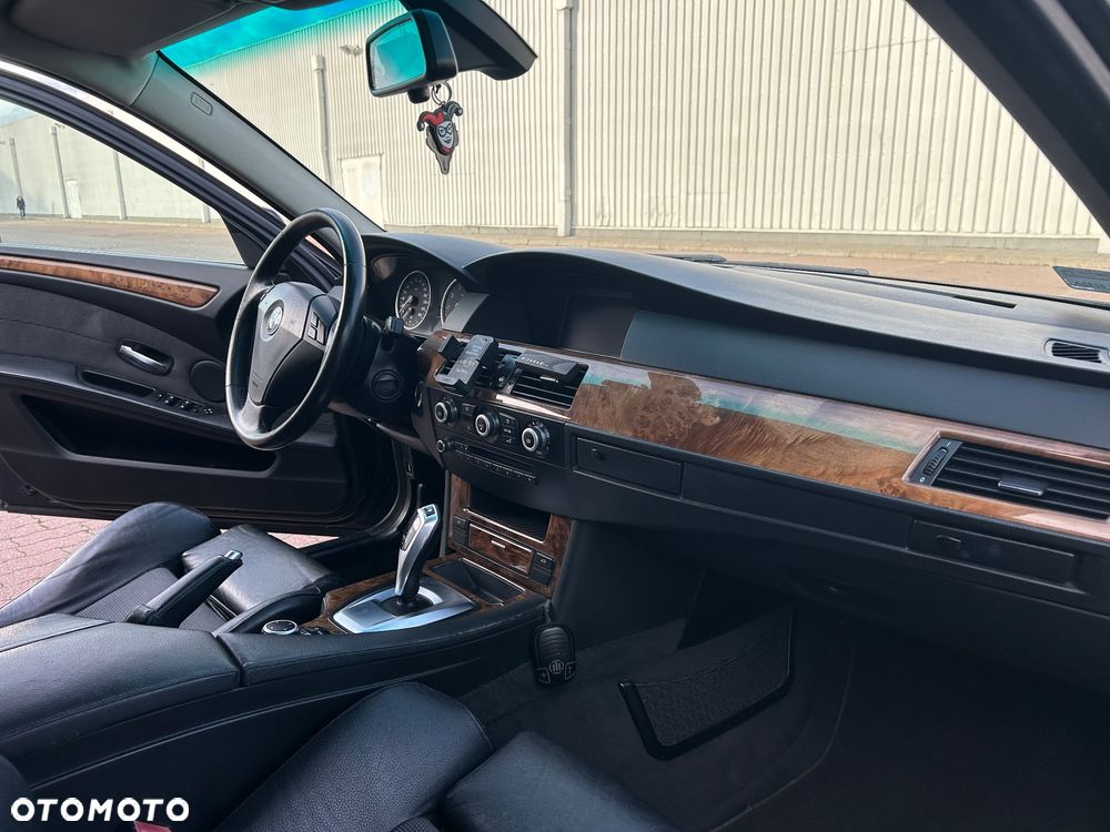 BMW Seria 5 520i - 10
