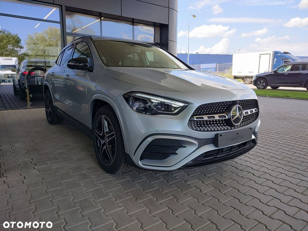 Mercedes-Benz GLA - 4