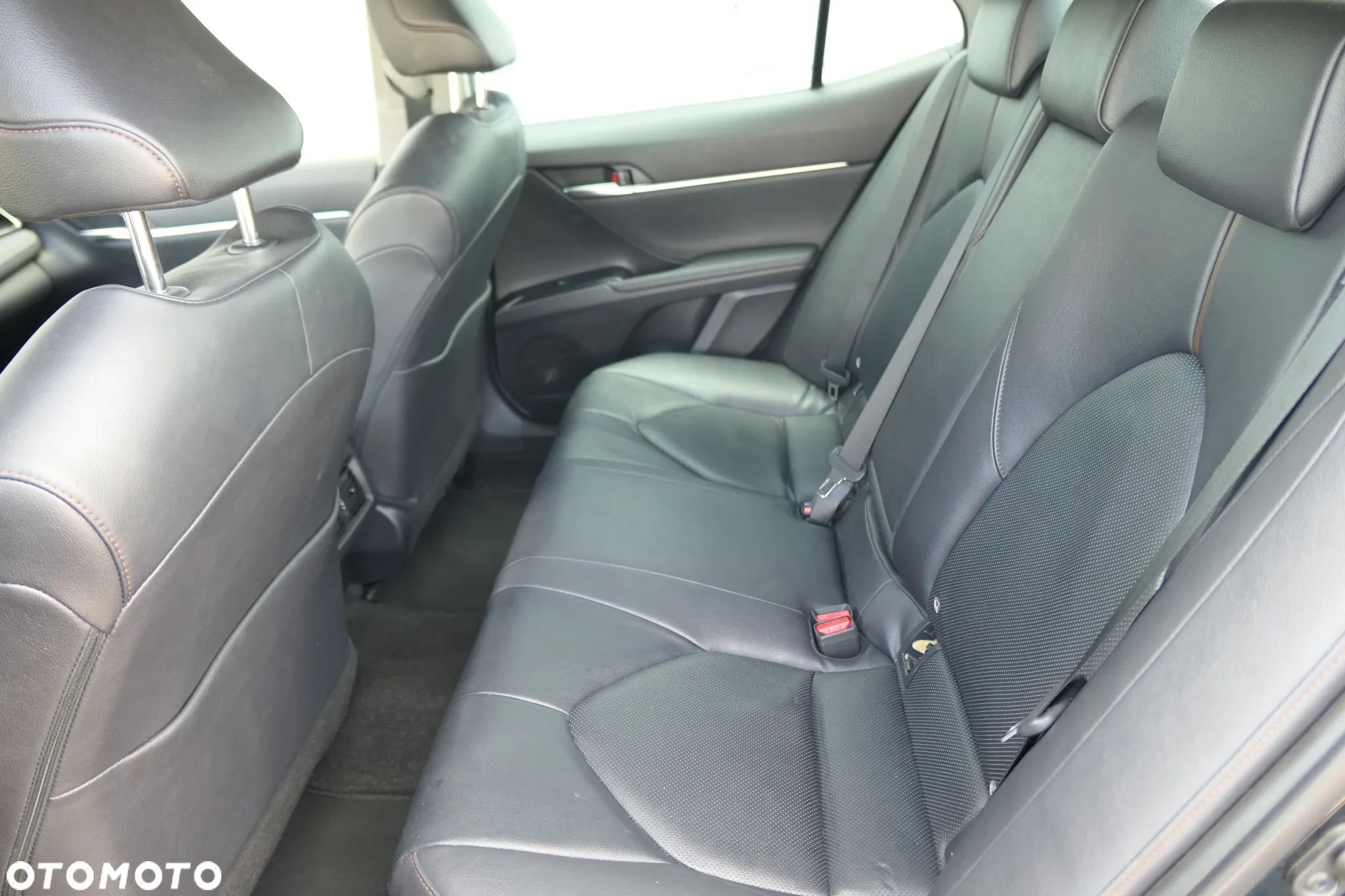 Toyota Camry - 14