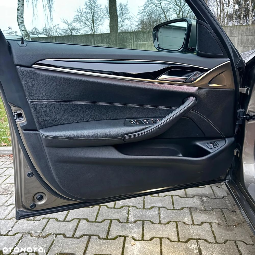 BMW Seria 5 530d Sport Line - 26